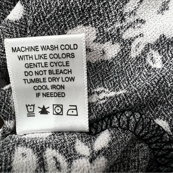 Adrienne Vittadini Medium Top - Picture 11 of 11